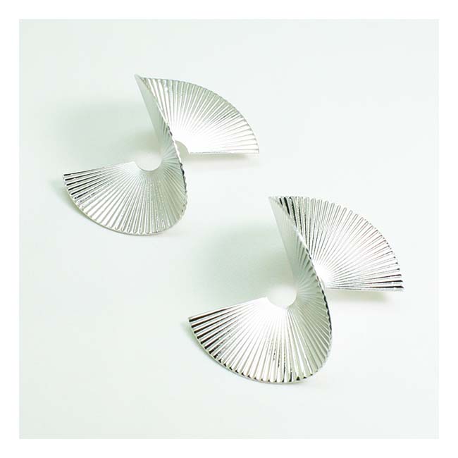 A-MY-1002silver Silver Metal Crinkle Helix Futuristic Design Ear