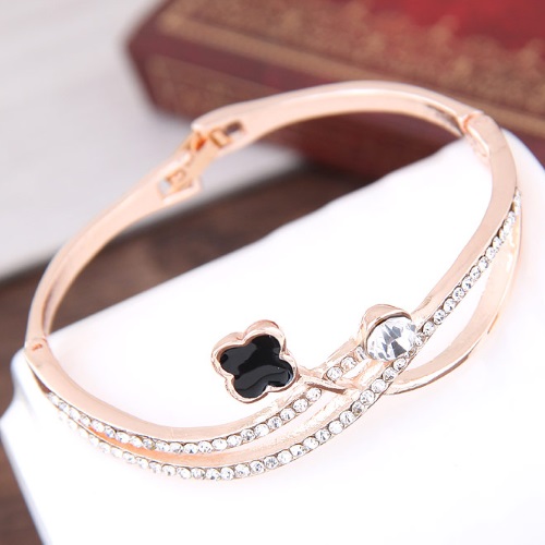 C016060190 Black Clover Shiny Crystals Gold Bangle Malaysia [B0047